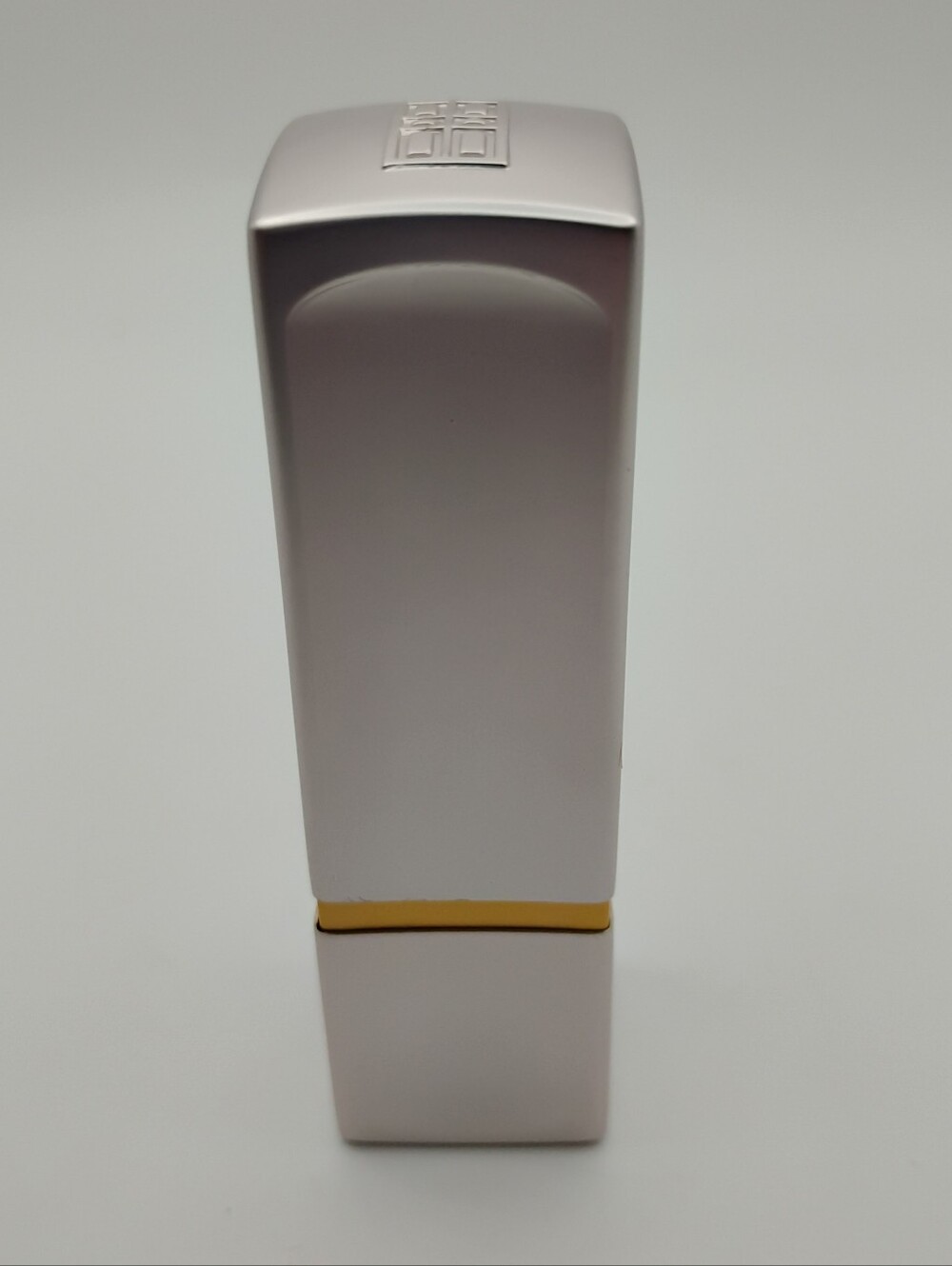 Elizabeth Arden Elegant Lipstick with Silver & Gold Case - 019 Red Door Red - Picture 3 of 4
